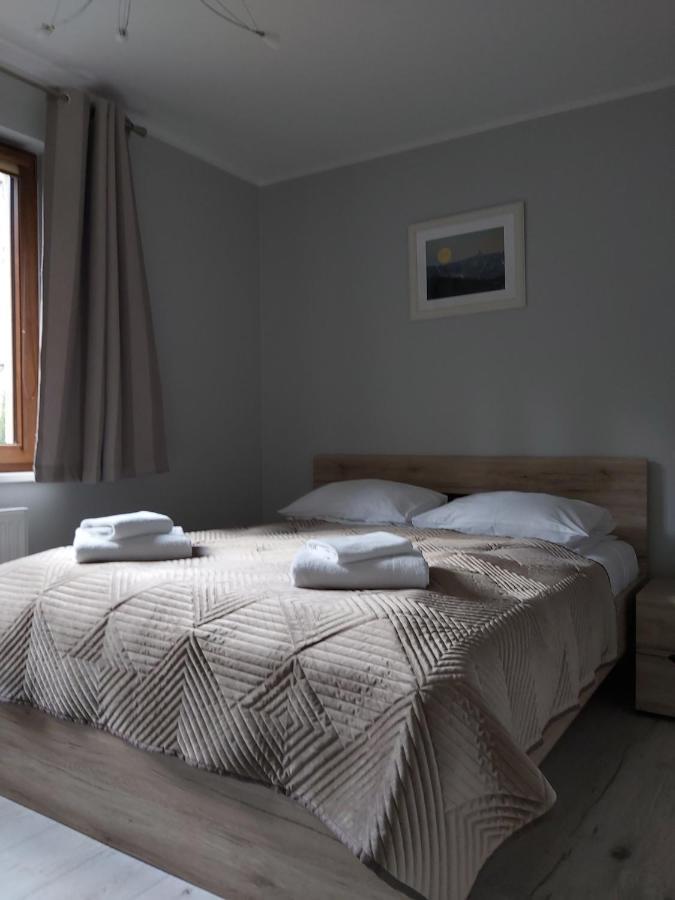 Bialy Zakatek Apartment ชกลาร์สกา ปอเรมบา ภายนอก รูปภาพ