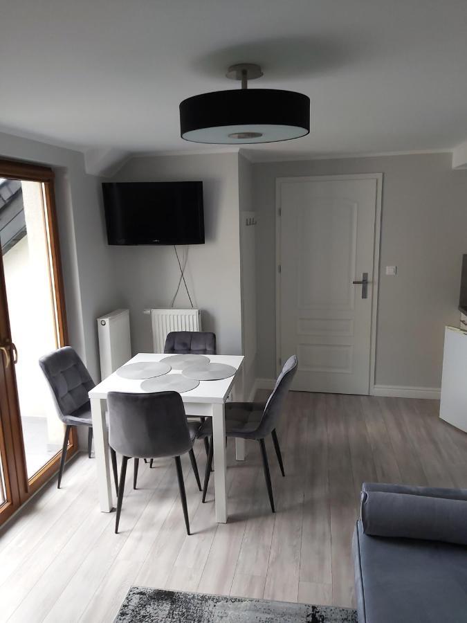 Bialy Zakatek Apartment ชกลาร์สกา ปอเรมบา ภายนอก รูปภาพ