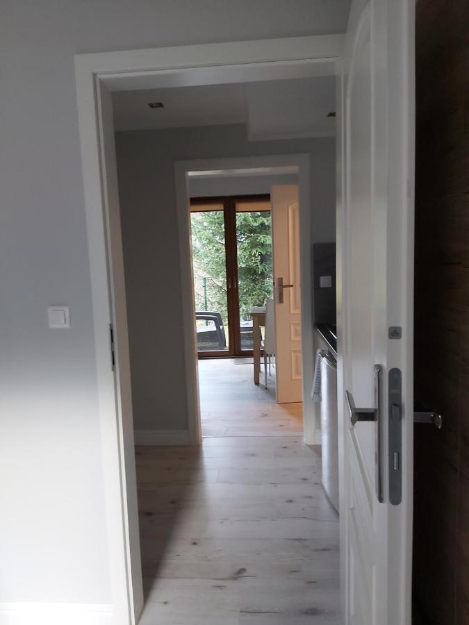 Bialy Zakatek Apartment ชกลาร์สกา ปอเรมบา ภายนอก รูปภาพ