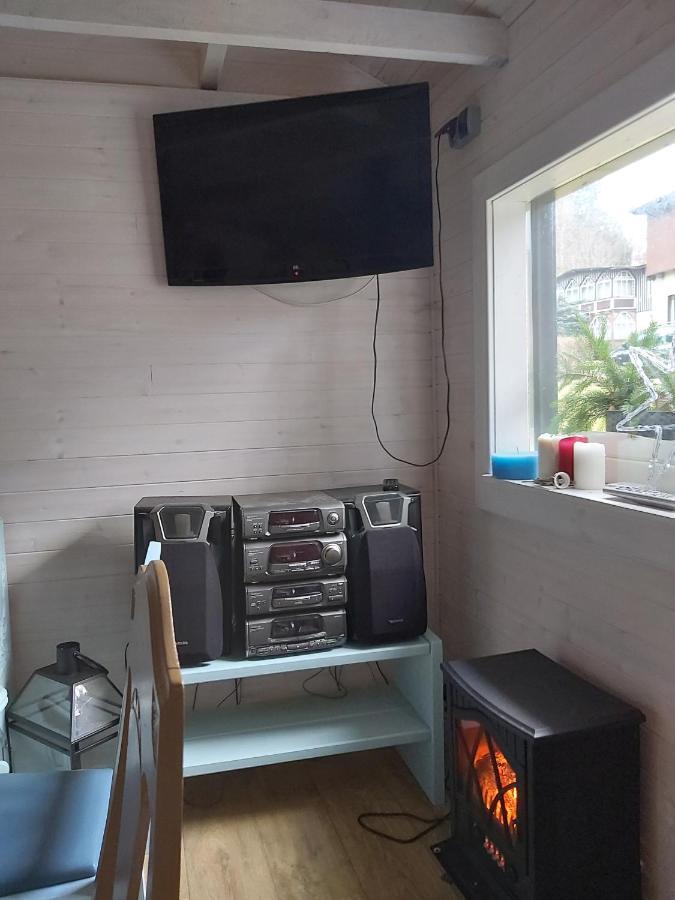 Bialy Zakatek Apartment ชกลาร์สกา ปอเรมบา ภายนอก รูปภาพ