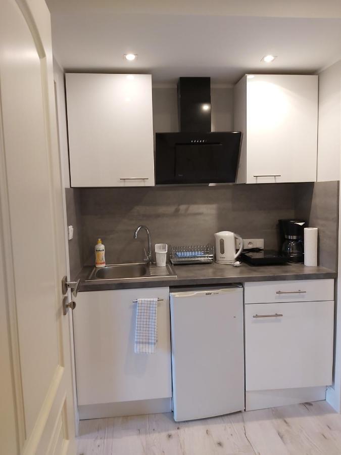 Bialy Zakatek Apartment ชกลาร์สกา ปอเรมบา ภายนอก รูปภาพ