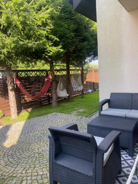 Bialy Zakatek Apartment ชกลาร์สกา ปอเรมบา ภายนอก รูปภาพ