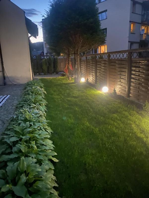 Bialy Zakatek Apartment ชกลาร์สกา ปอเรมบา ห้อง รูปภาพ