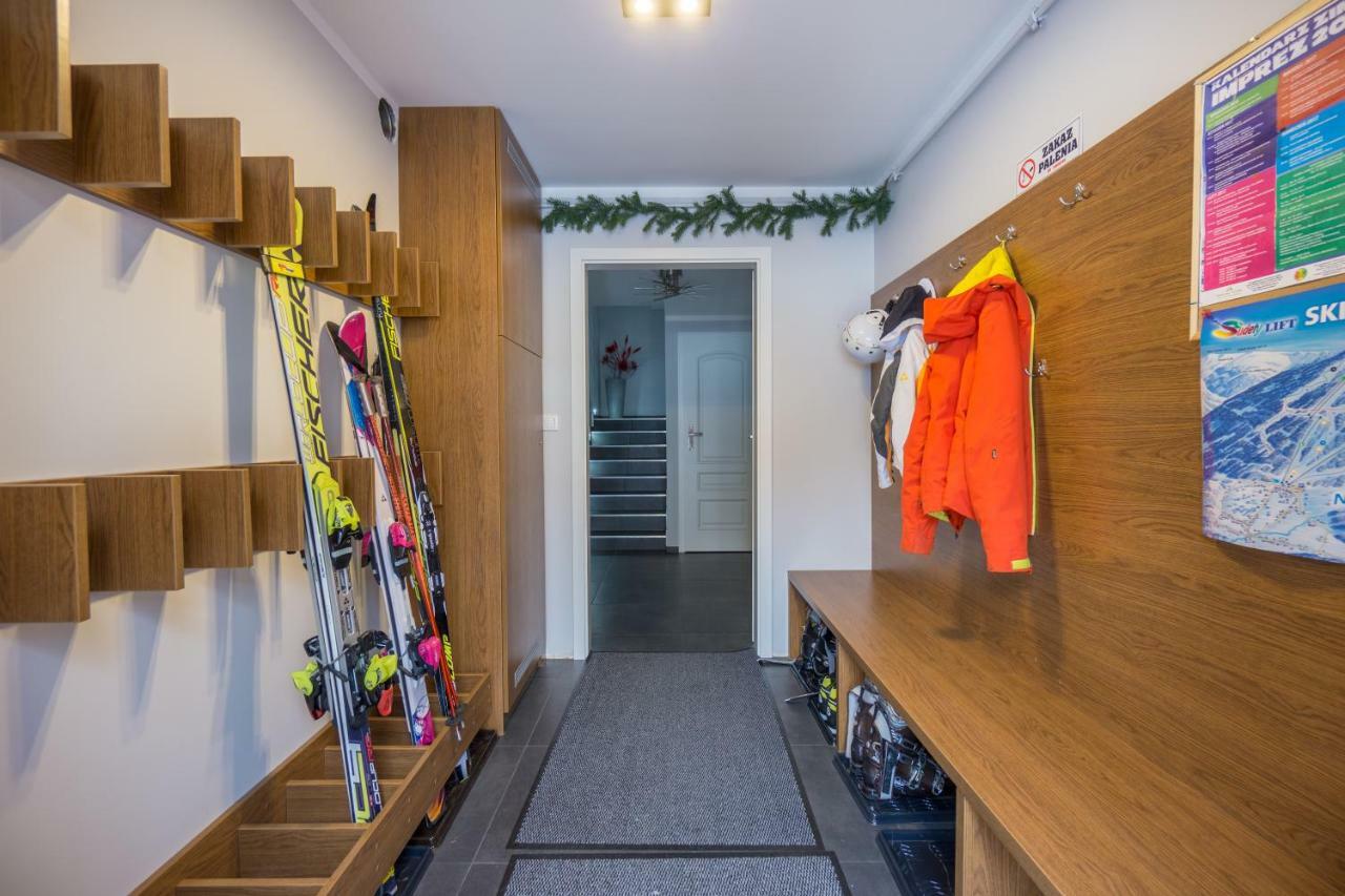Bialy Zakatek Apartment ชกลาร์สกา ปอเรมบา ภายนอก รูปภาพ