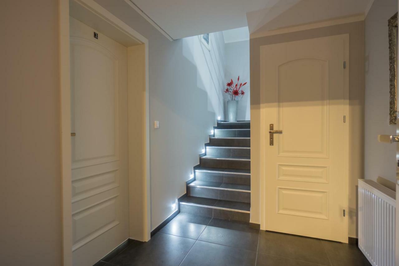 Bialy Zakatek Apartment ชกลาร์สกา ปอเรมบา ภายนอก รูปภาพ